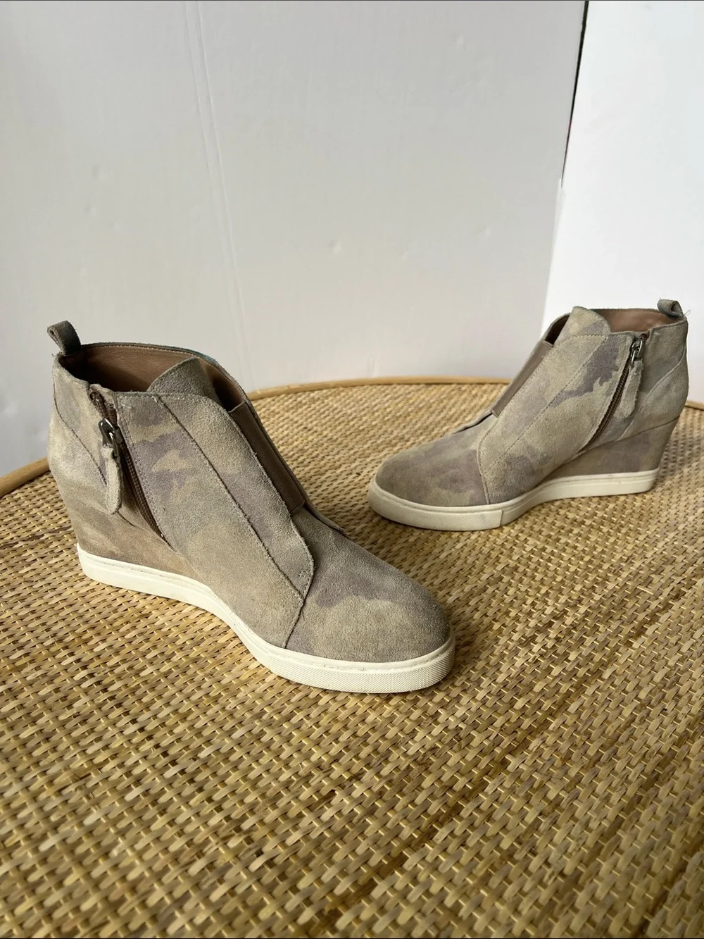 Linea Paolo Felicia Wedge Sneaker Bootie taupe-gray suede camo street neutral 7M